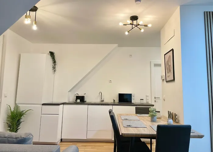 Modern Rooftop With Balcony & Free Parking