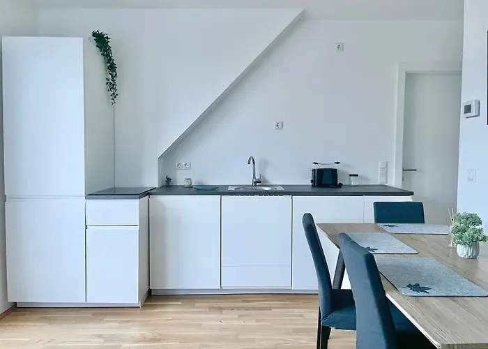 Apartment Modern Rooftop With Balcony & Free Parking