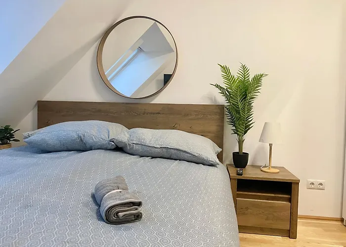Apartment Modern Rooftop With Balcony & Free Parking