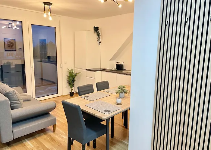 Apartment Modern Rooftop With Balcony & Free Parking