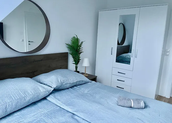 Modern Rooftop With Balcony & Free Parking Daire